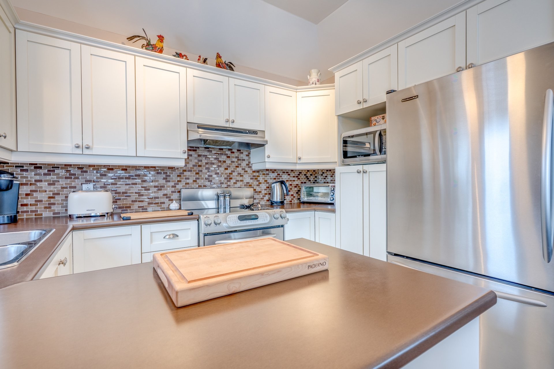 









2460


Boul. Lafontaine

, 401,
Saint-Jérôme,




QC
J7Y5L2

