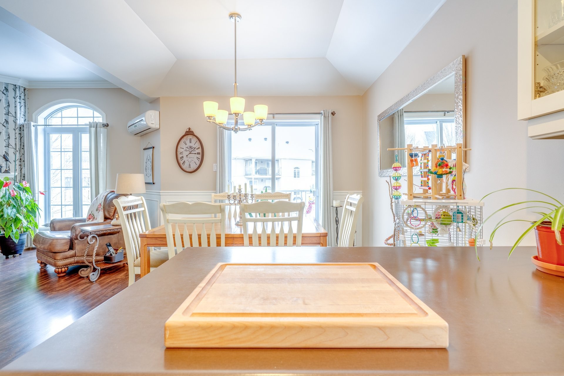 









2460


Boul. Lafontaine

, 401,
Saint-Jérôme,




QC
J7Y5L2

