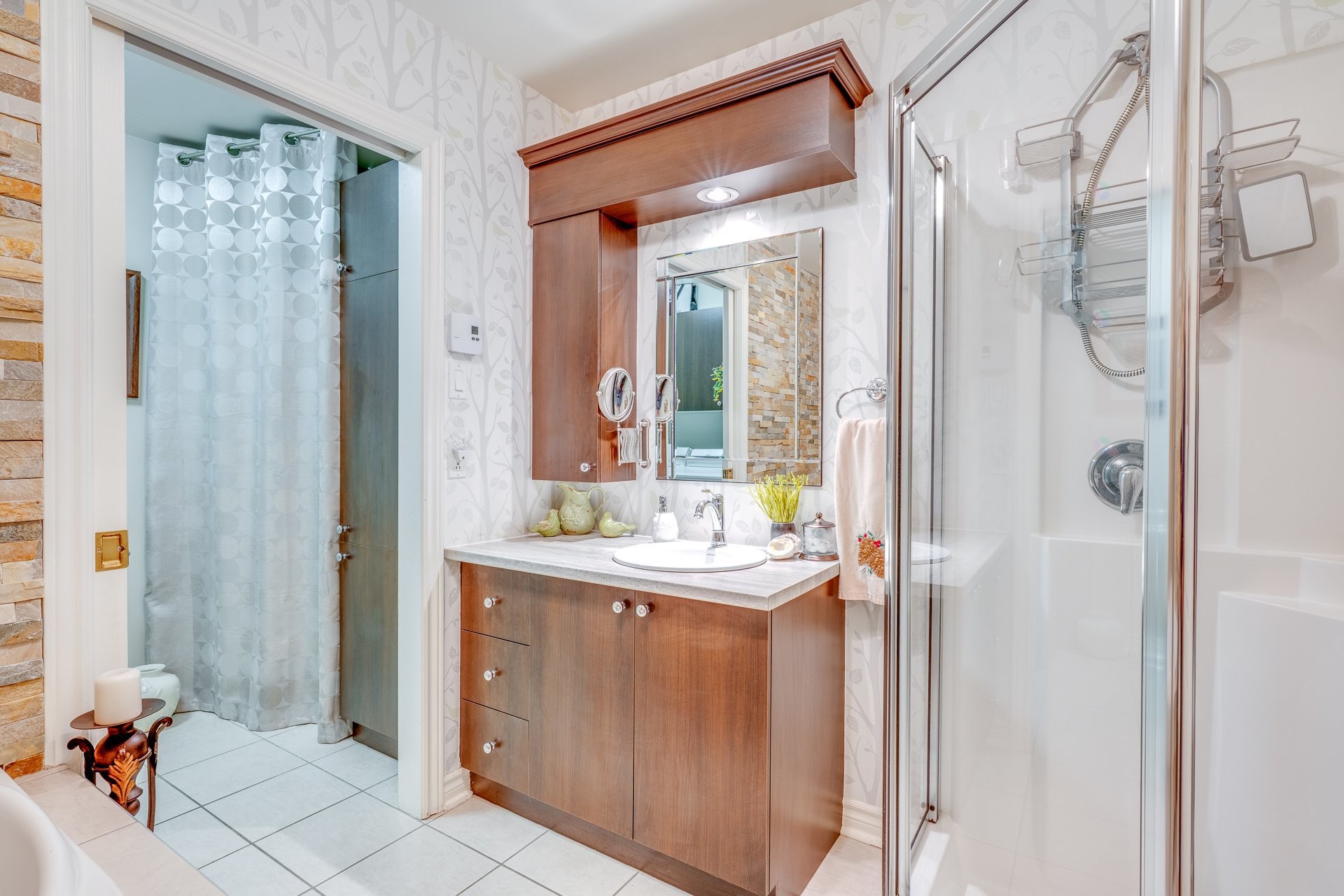 









2460


Boul. Lafontaine

, 401,
Saint-Jérôme,




QC
J7Y5L2

