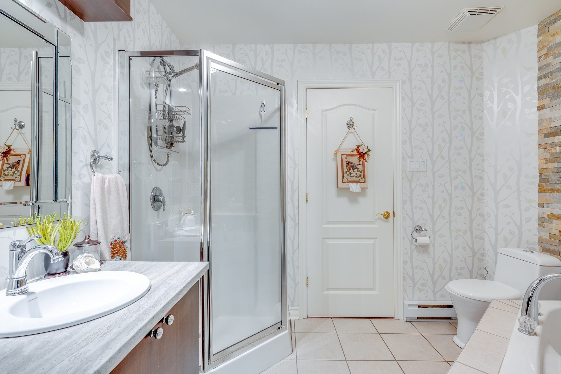 









2460


Boul. Lafontaine

, 401,
Saint-Jérôme,




QC
J7Y5L2

