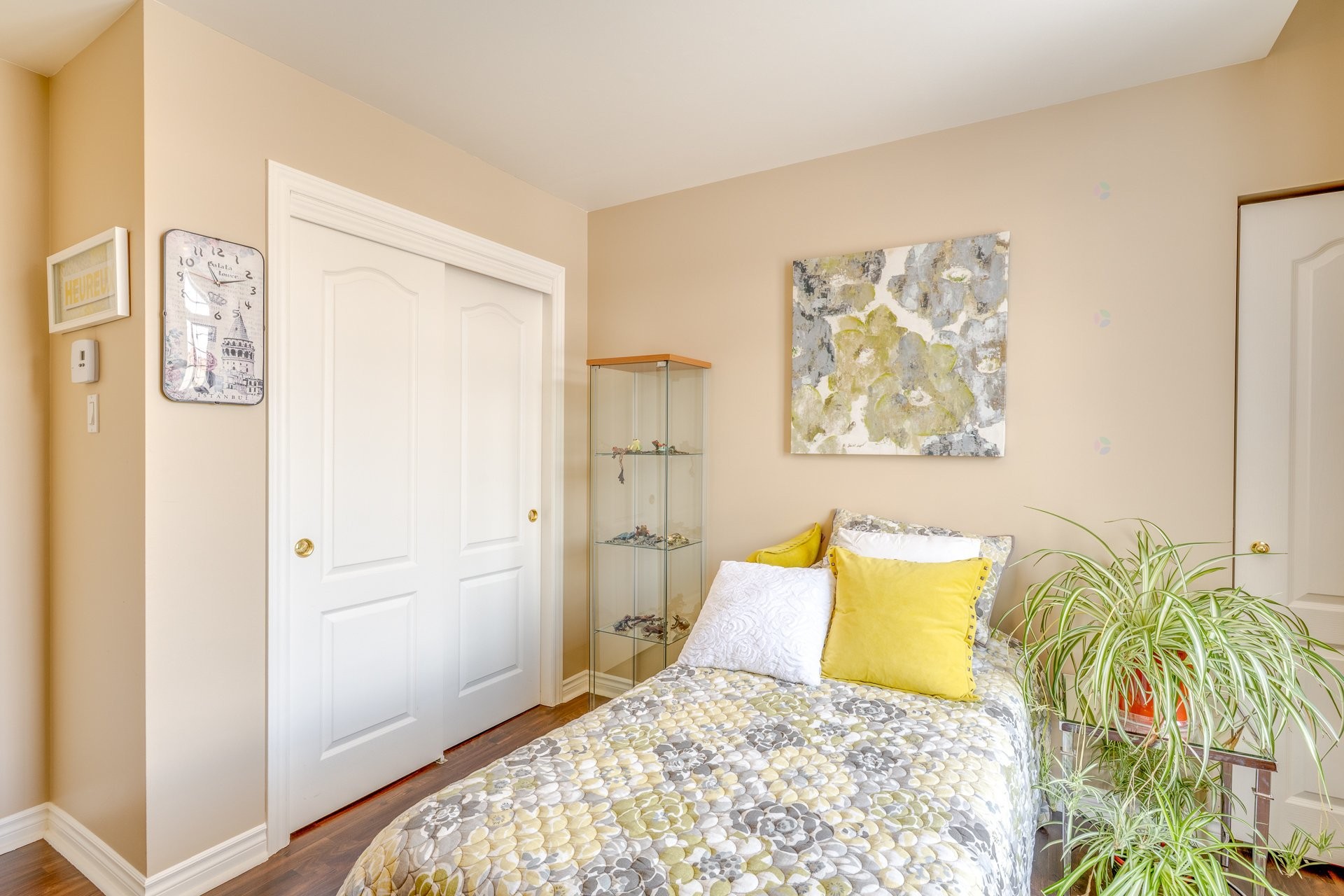 









2460


Boul. Lafontaine

, 401,
Saint-Jérôme,




QC
J7Y5L2

