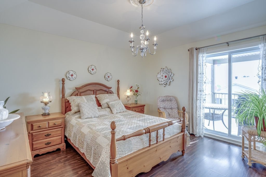 









2460


Boul. Lafontaine

, 401,
Saint-Jérôme,




QC
J7Y5L2

