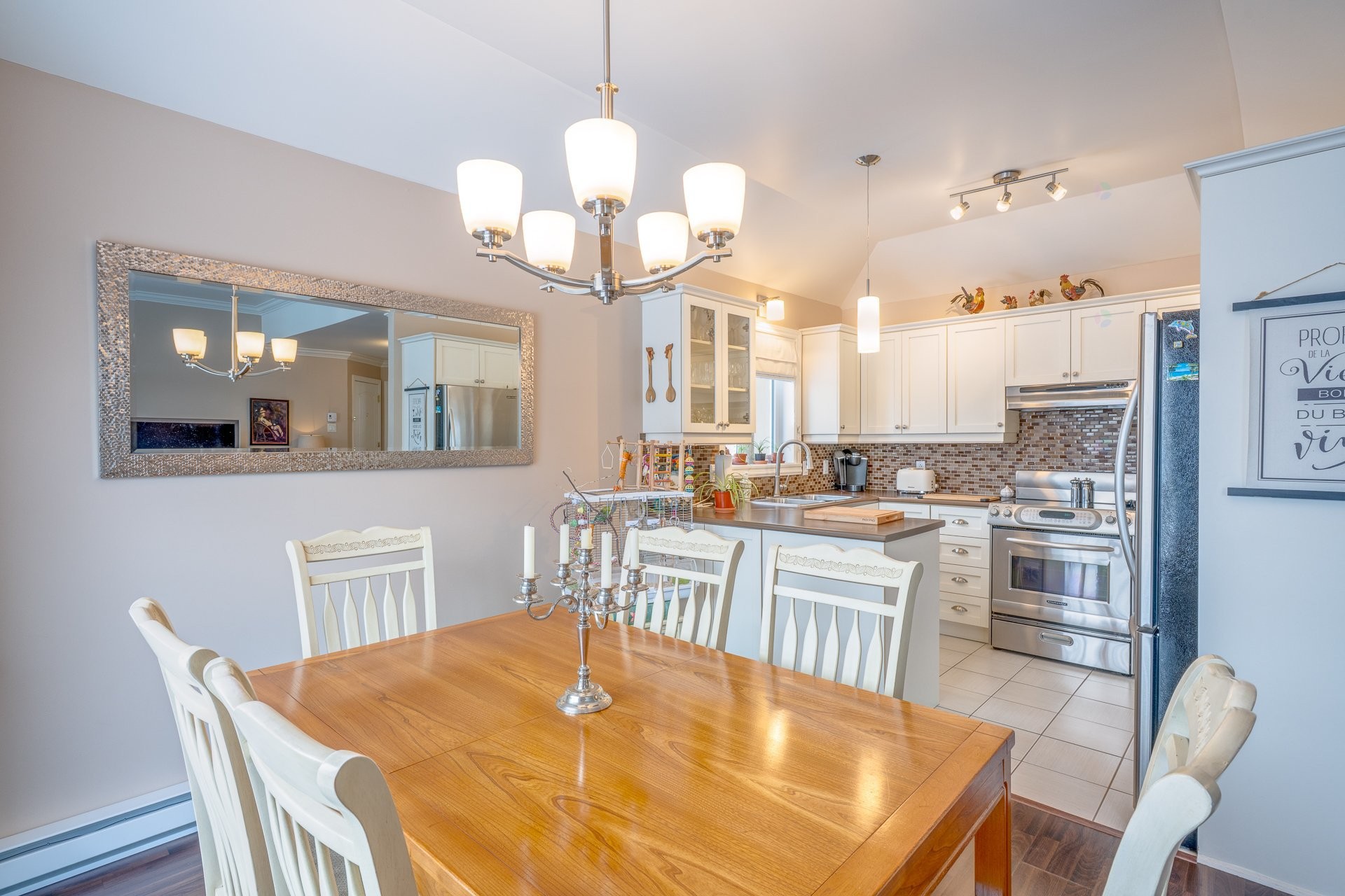 









2460


Boul. Lafontaine

, 401,
Saint-Jérôme,




QC
J7Y5L2

