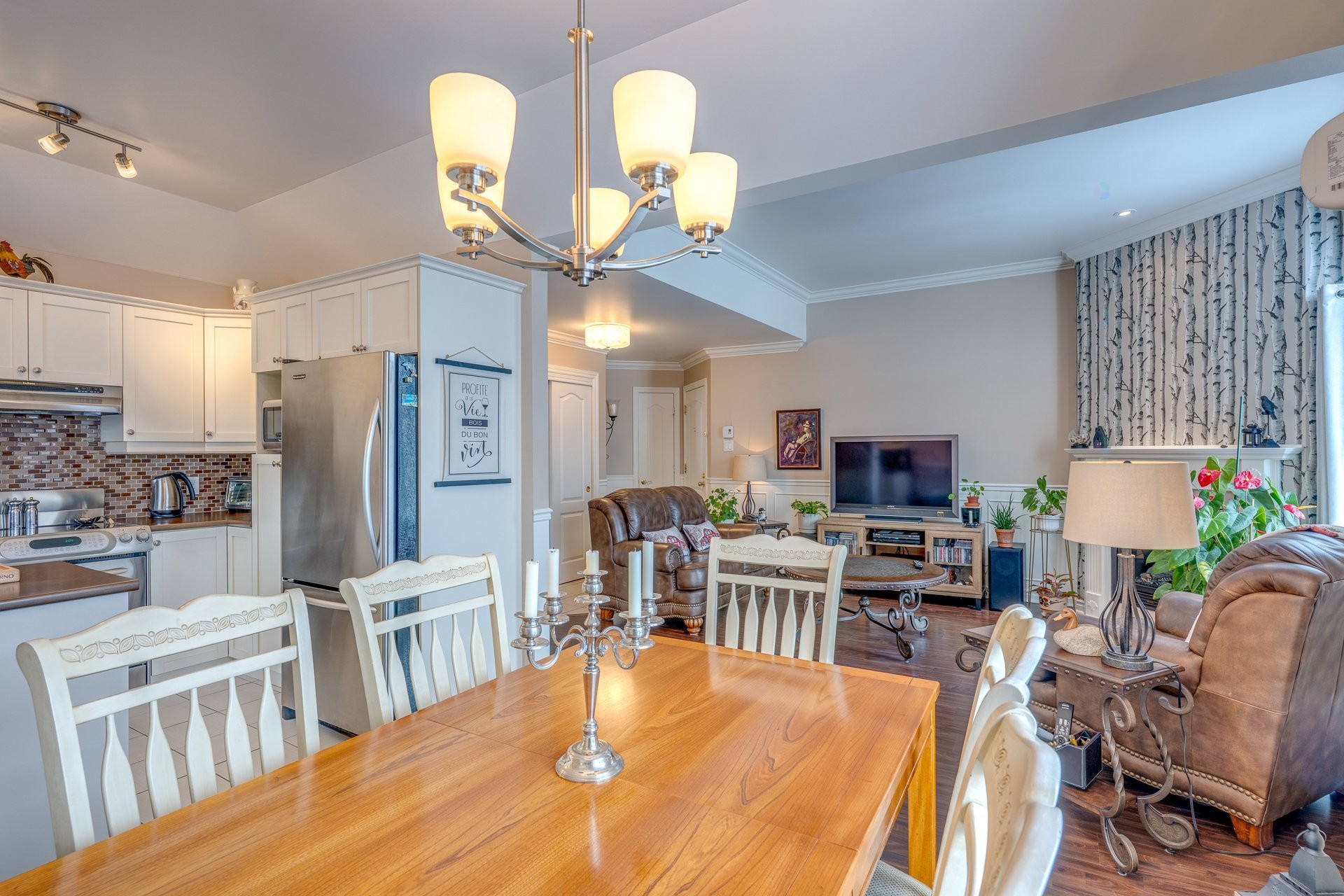 









2460


Boul. Lafontaine

, 401,
Saint-Jérôme,




QC
J7Y5L2

