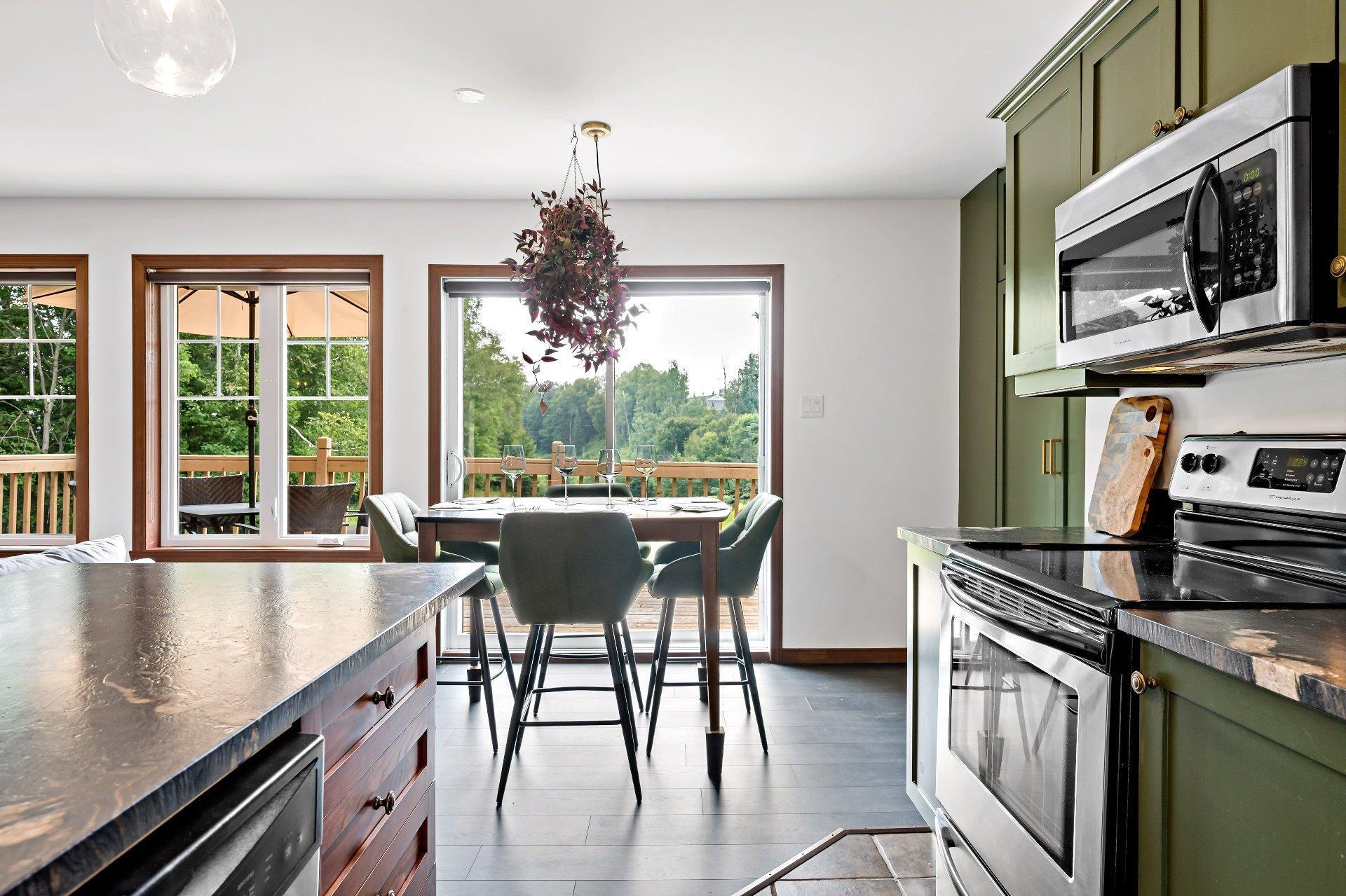 









1808


Ch. du Golf

,
Mont-Tremblant,




QC
J8E2K6

