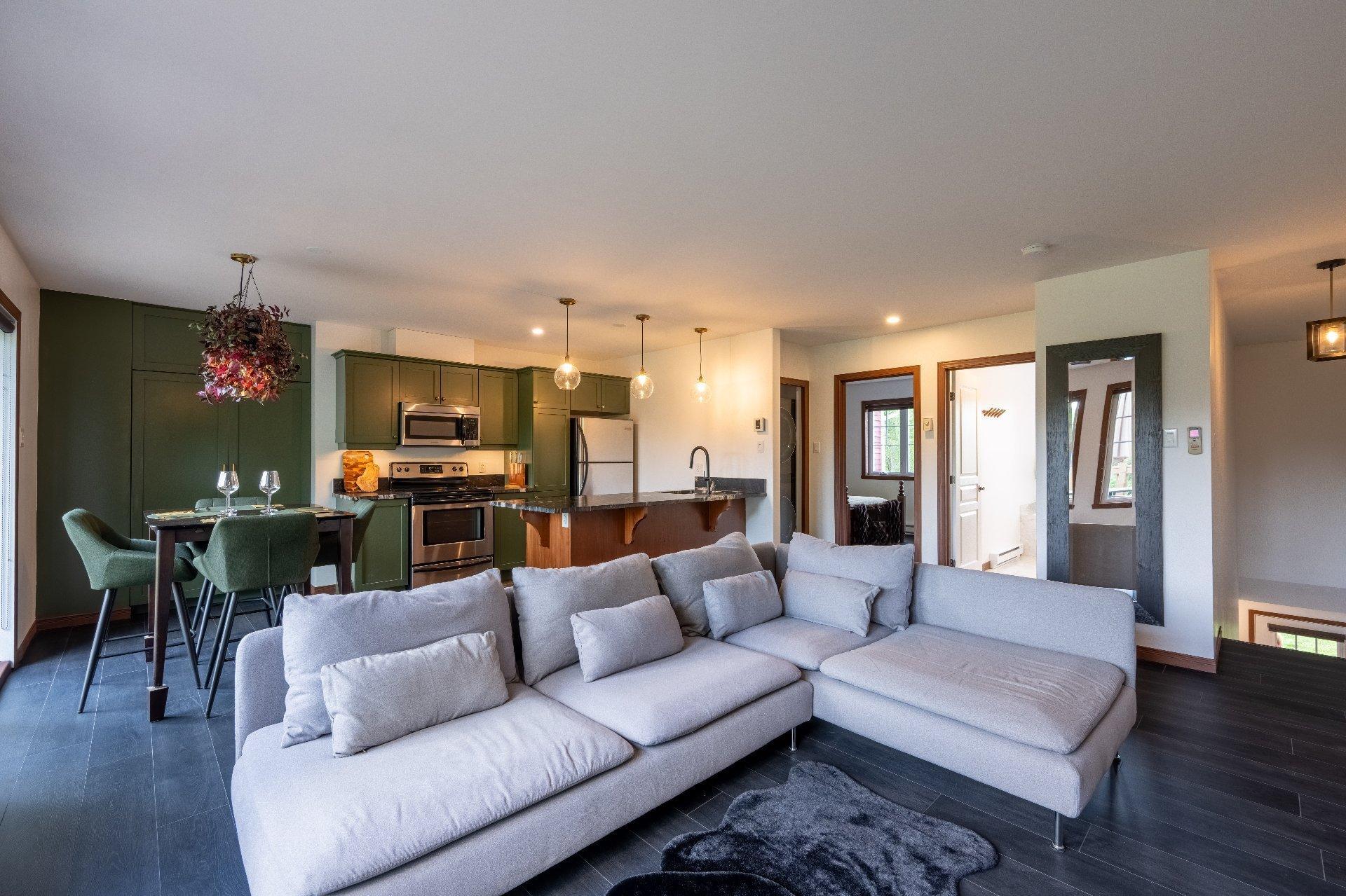 









1808


Ch. du Golf

,
Mont-Tremblant,




QC
J8E2K6

