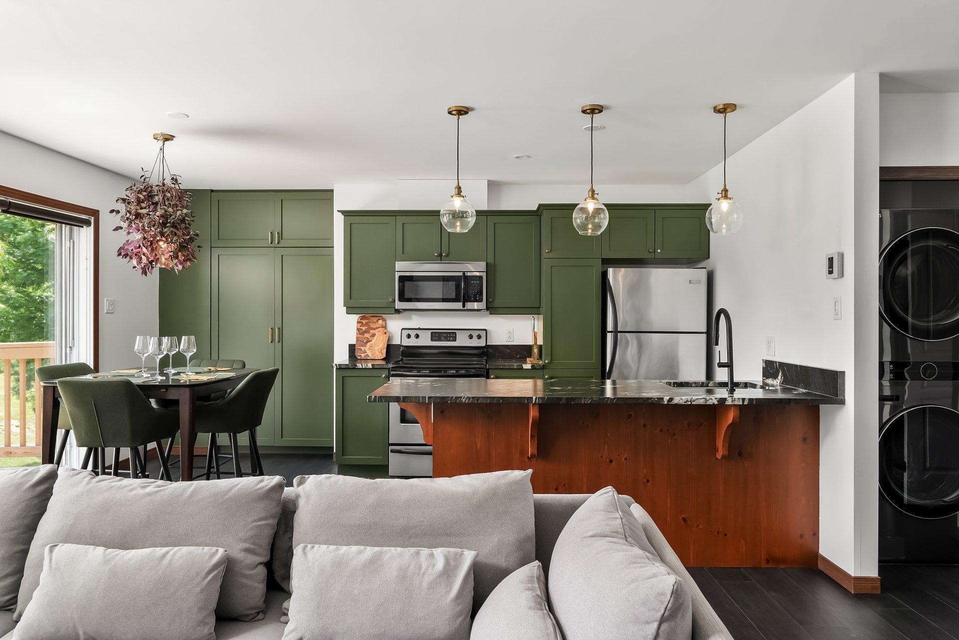 









1808


Ch. du Golf

,
Mont-Tremblant,




QC
J8E2K6

