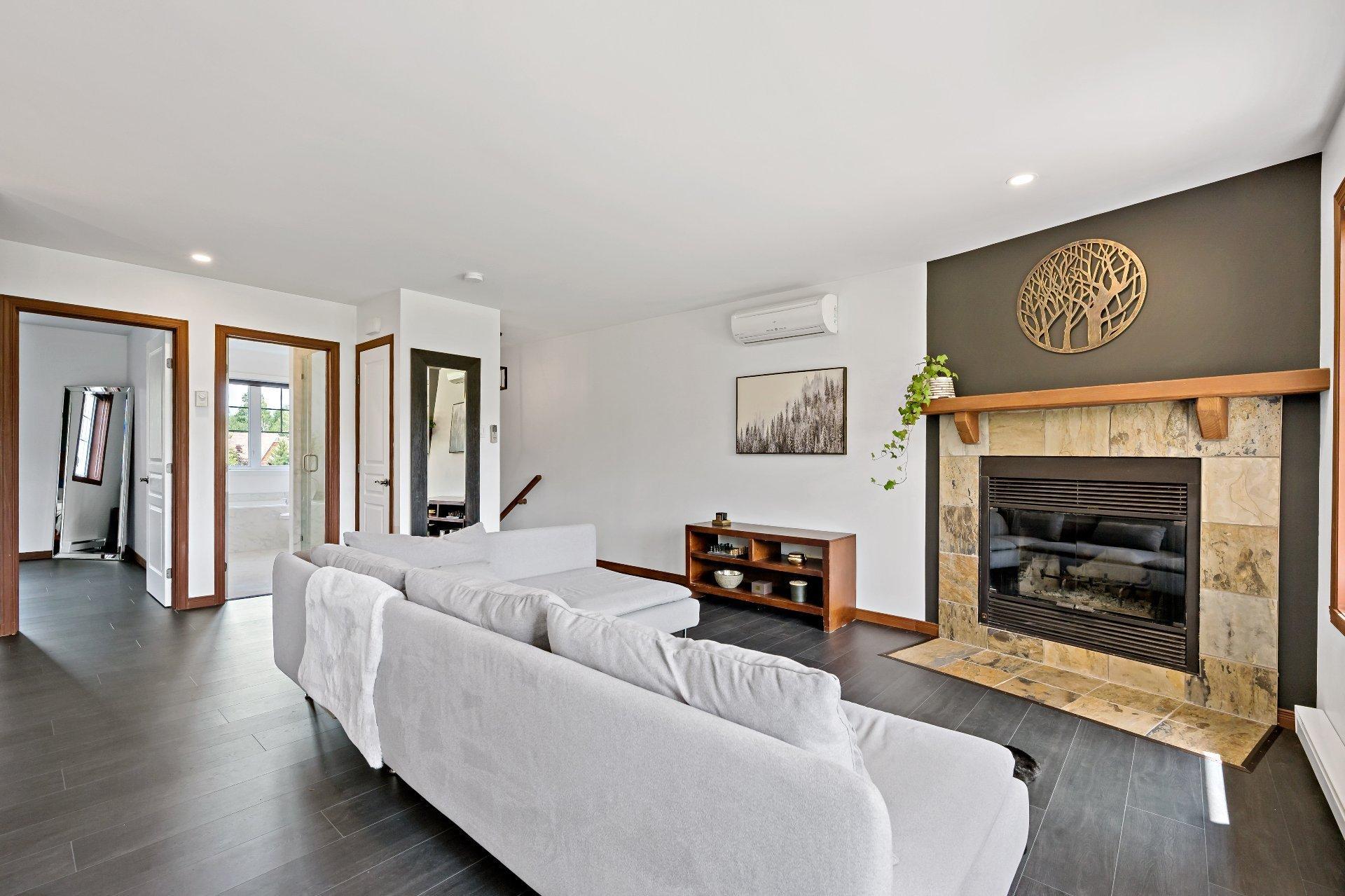 









1808


Ch. du Golf

,
Mont-Tremblant,




QC
J8E2K6

