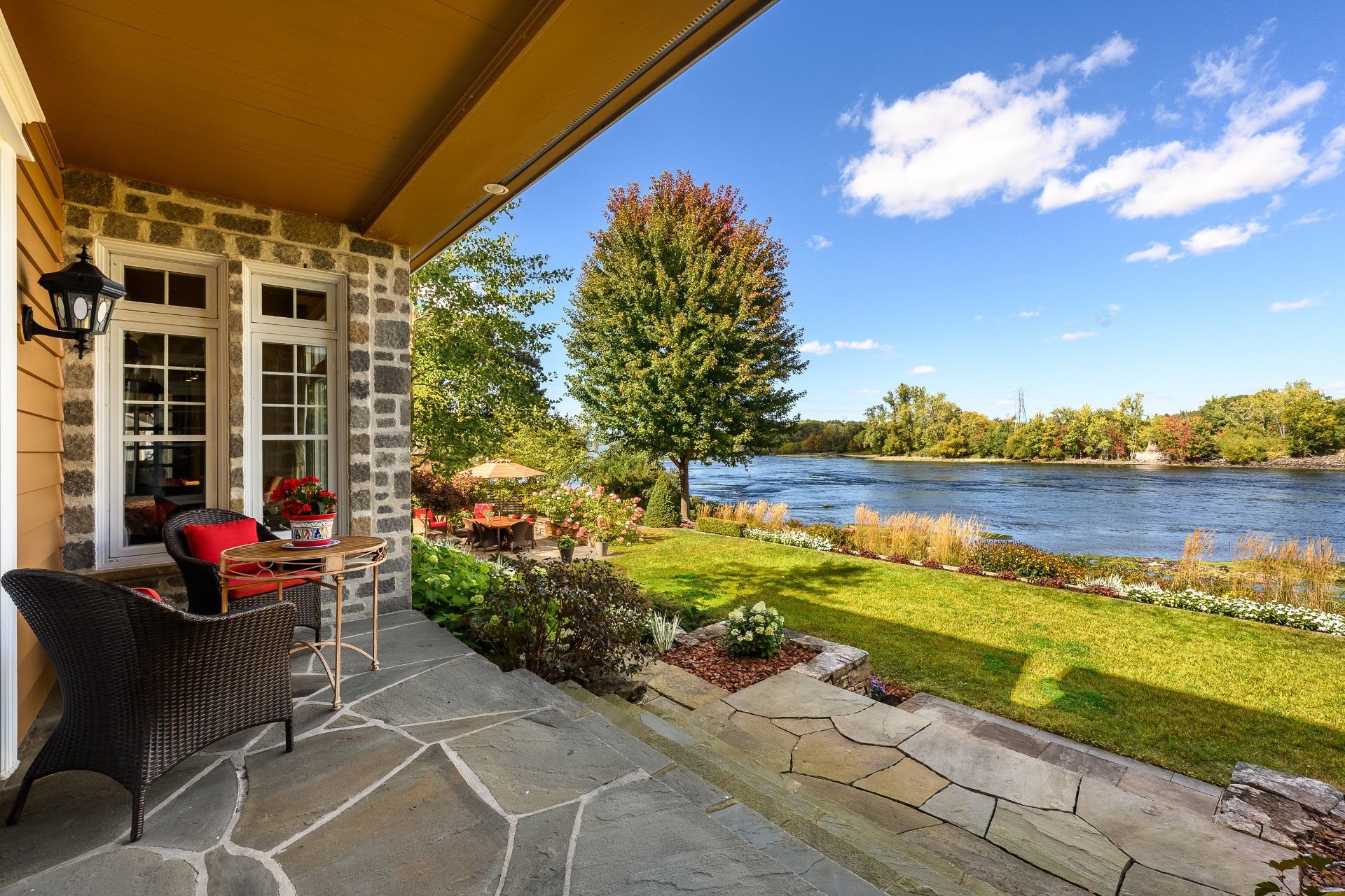 









20


Rue De Richelieu

,
Chambly,




QC
J3L2B9

