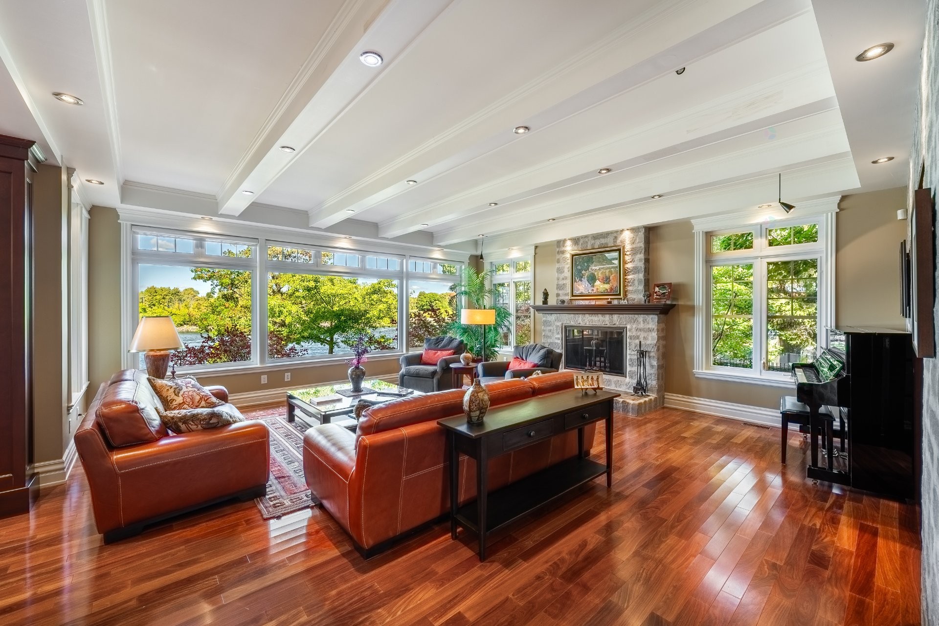 









20


Rue De Richelieu

,
Chambly,




QC
J3L2B9

