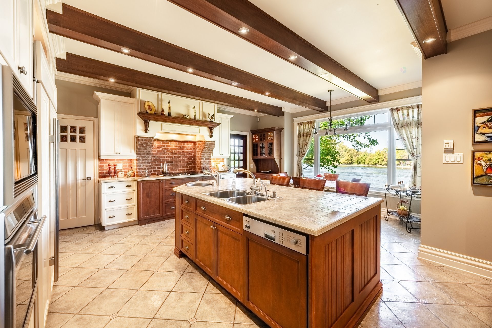 









20


Rue De Richelieu

,
Chambly,




QC
J3L2B9

