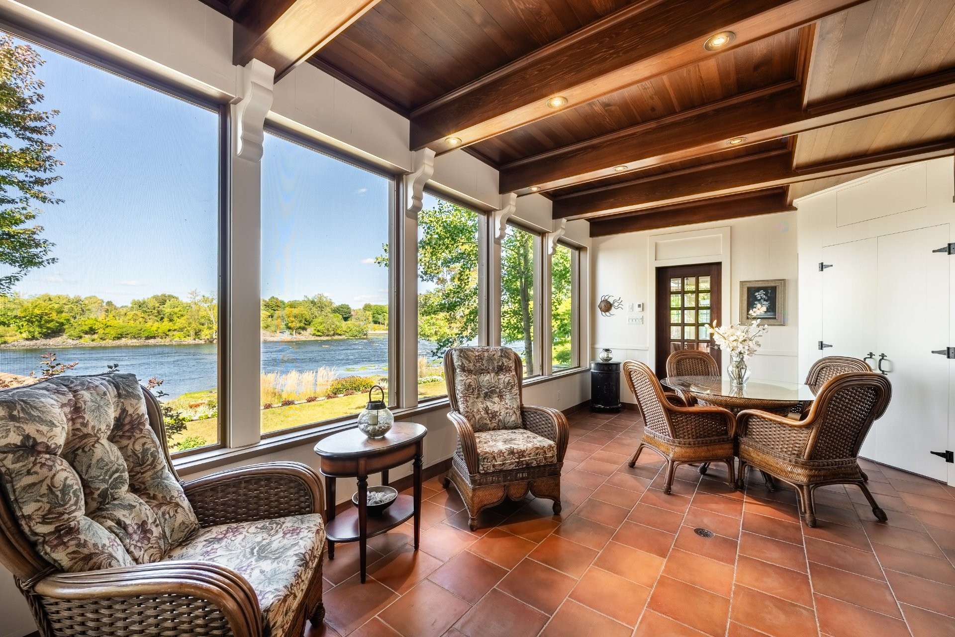 









20


Rue De Richelieu

,
Chambly,




QC
J3L2B9

