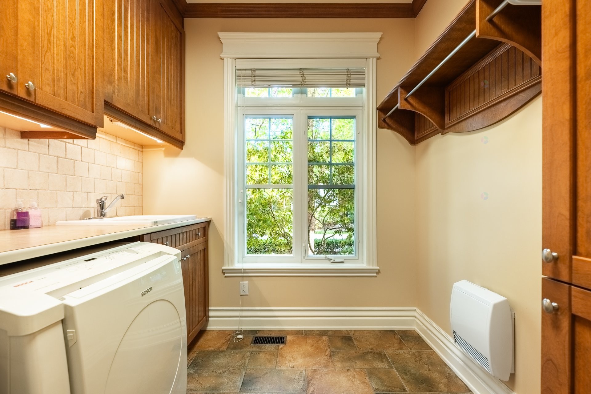 









20


Rue De Richelieu

,
Chambly,




QC
J3L2B9

