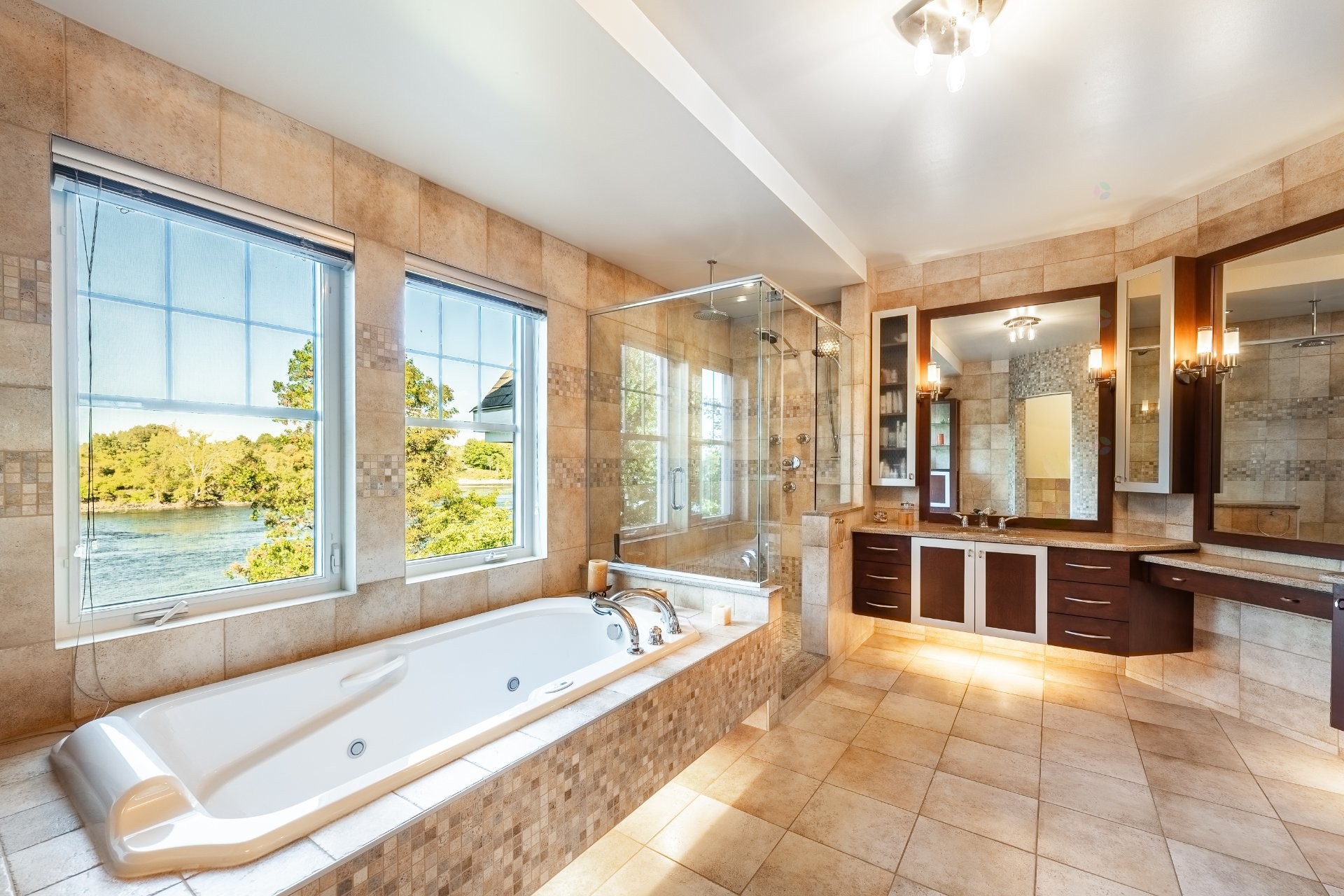 









20


Rue De Richelieu

,
Chambly,




QC
J3L2B9

