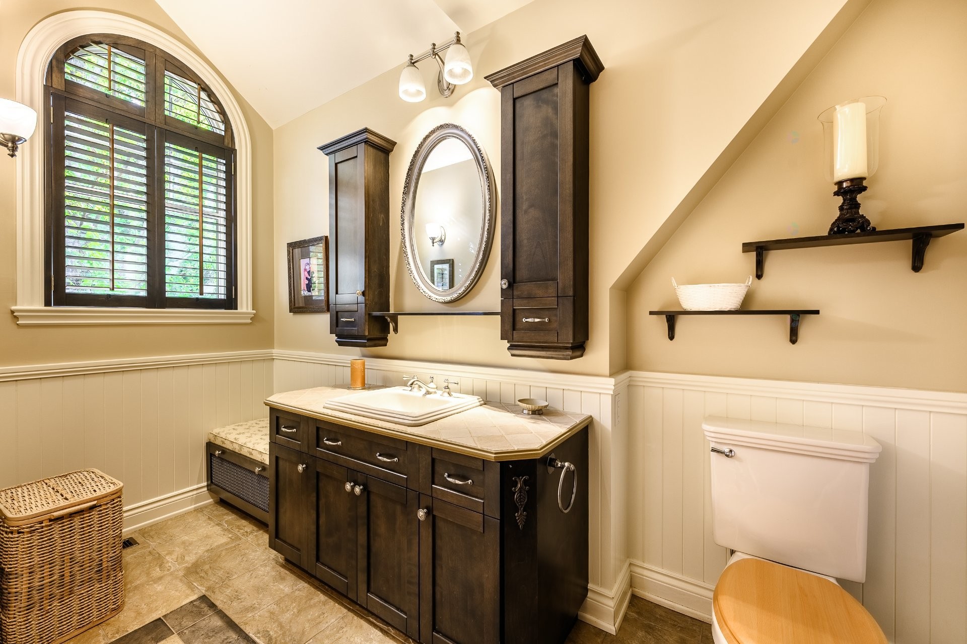 









20


Rue De Richelieu

,
Chambly,




QC
J3L2B9

