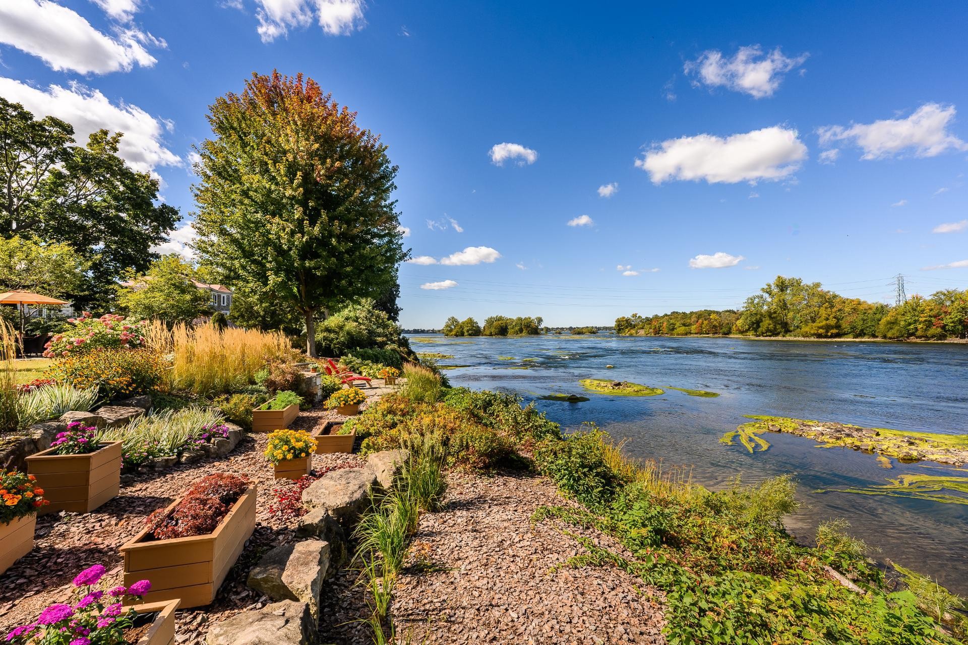 









20


Rue De Richelieu

,
Chambly,




QC
J3L2B9

