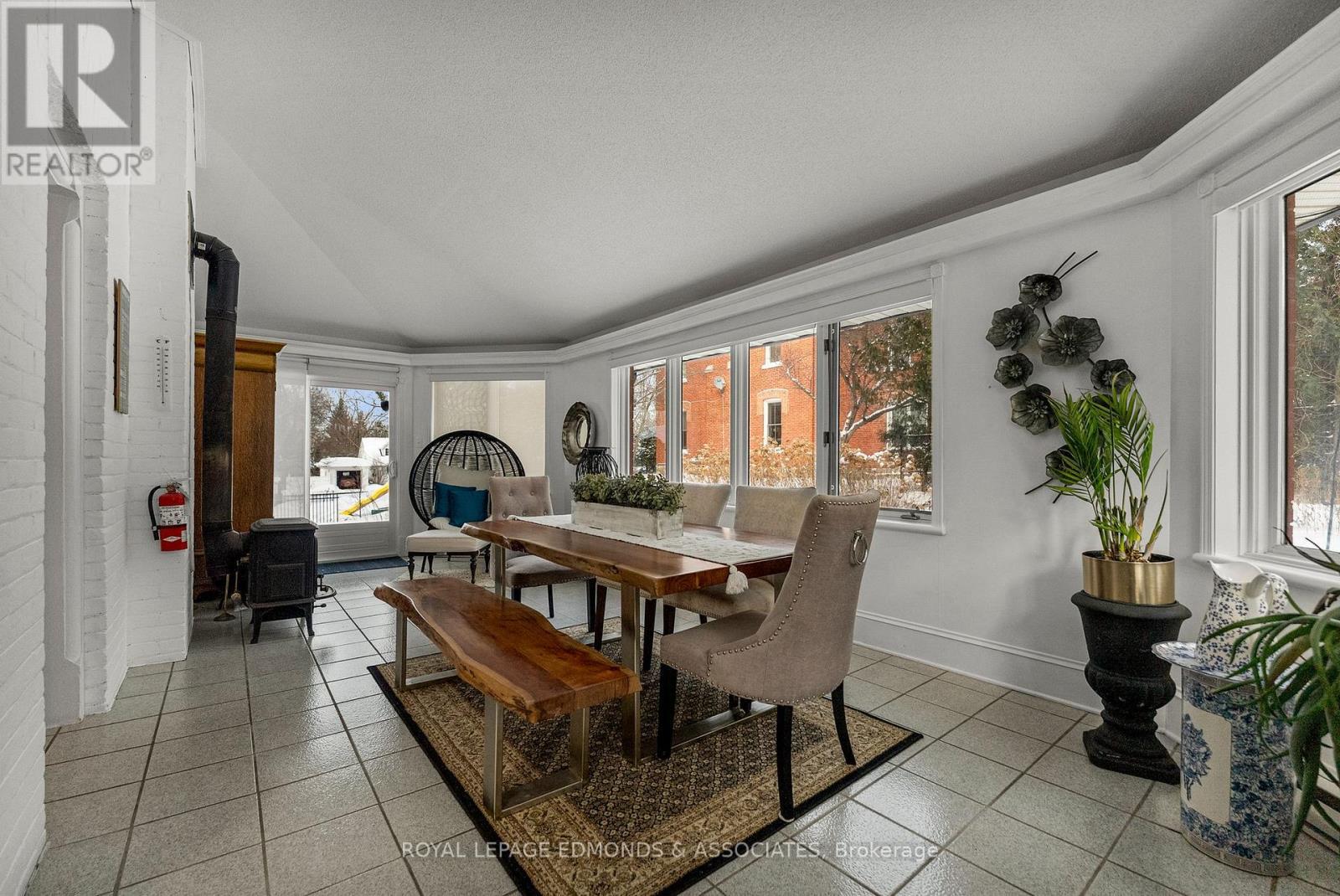 












307 MAPLE AVENUE

,
Pembroke,




Ontario
K8A1L8

