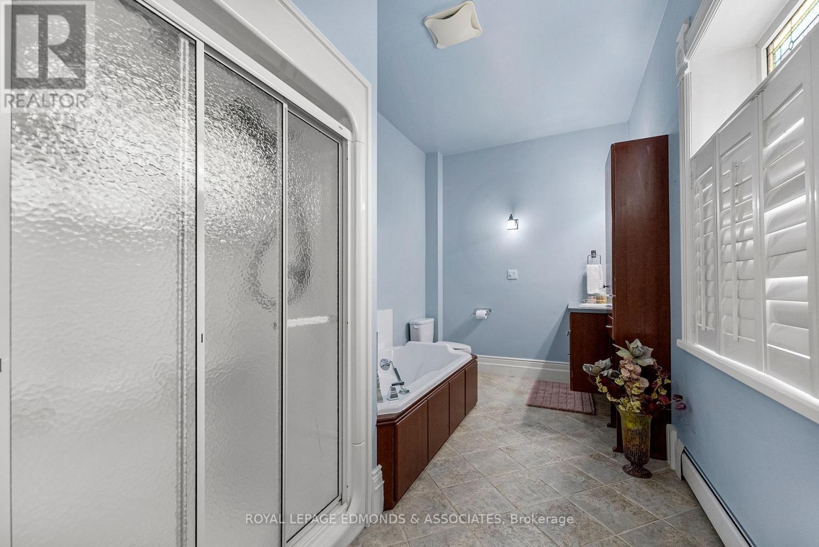 












307 MAPLE AVENUE

,
Pembroke,




Ontario
K8A1L8

