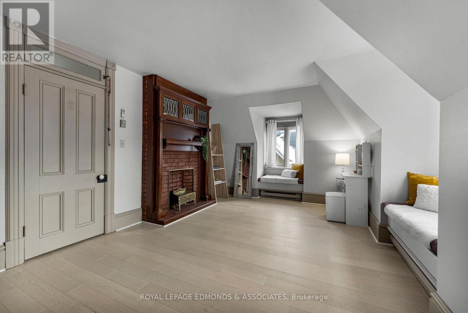 












307 MAPLE AVENUE

,
Pembroke,




Ontario
K8A1L8

