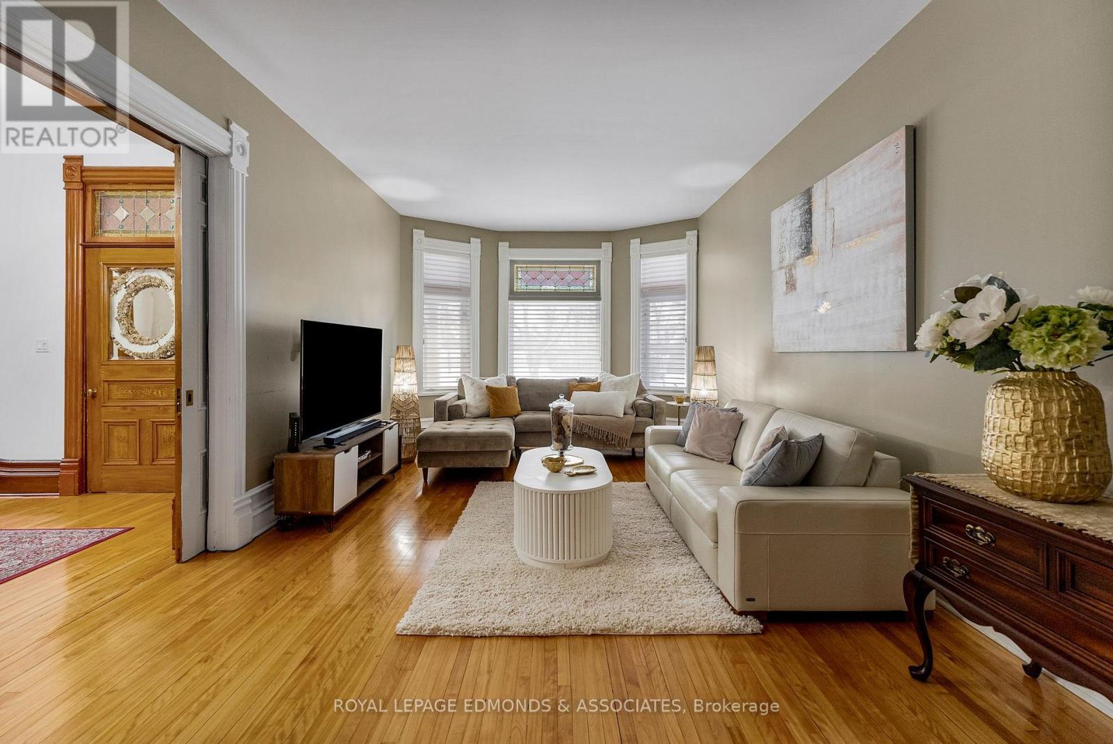 












307 MAPLE AVENUE

,
Pembroke,




Ontario
K8A1L8

