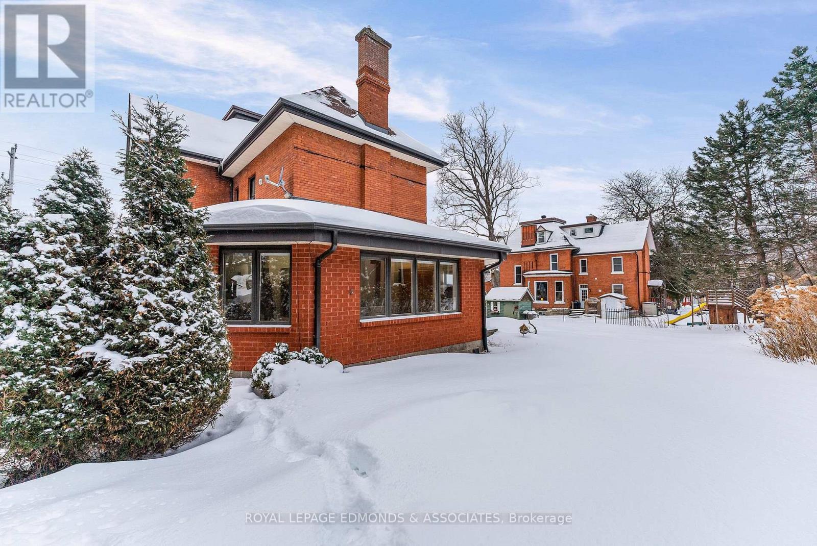 












307 MAPLE AVENUE

,
Pembroke,




Ontario
K8A1L8

