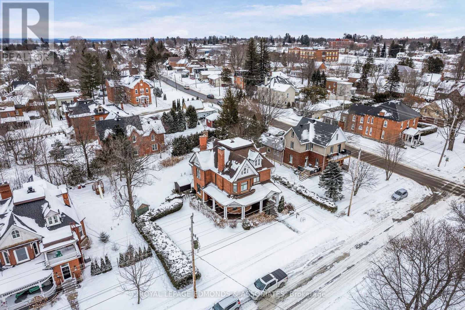 












307 MAPLE AVENUE

,
Pembroke,




Ontario
K8A1L8

