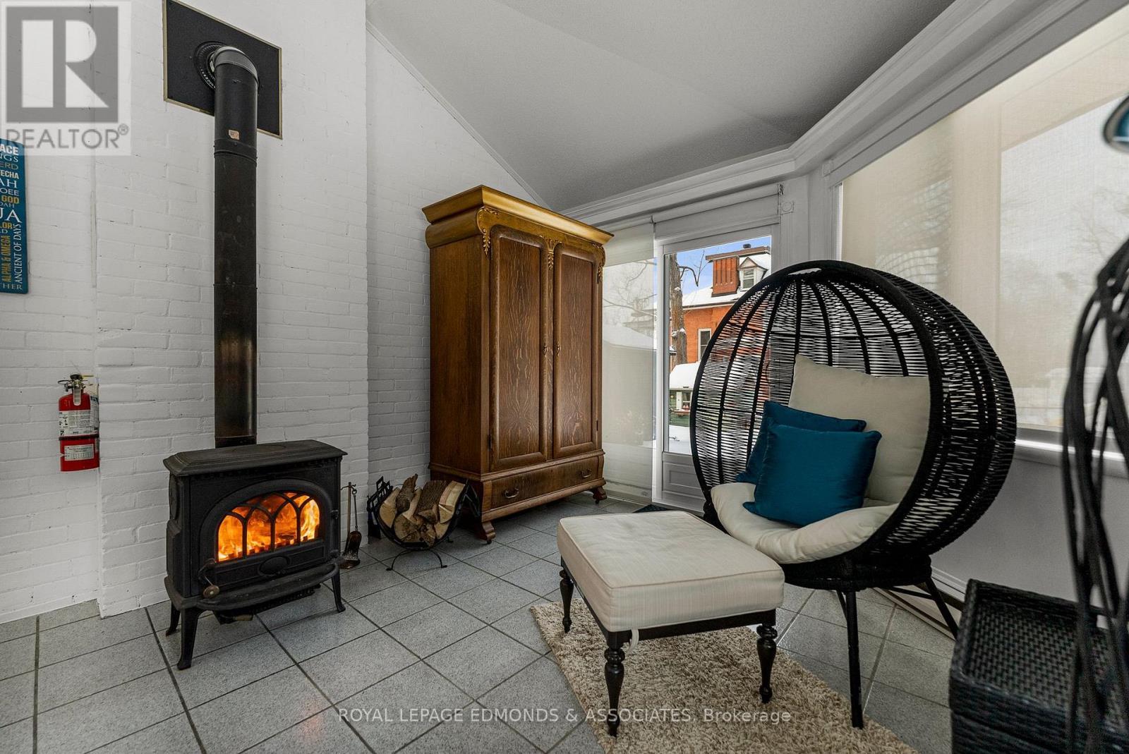 












307 MAPLE AVENUE

,
Pembroke,




Ontario
K8A1L8

