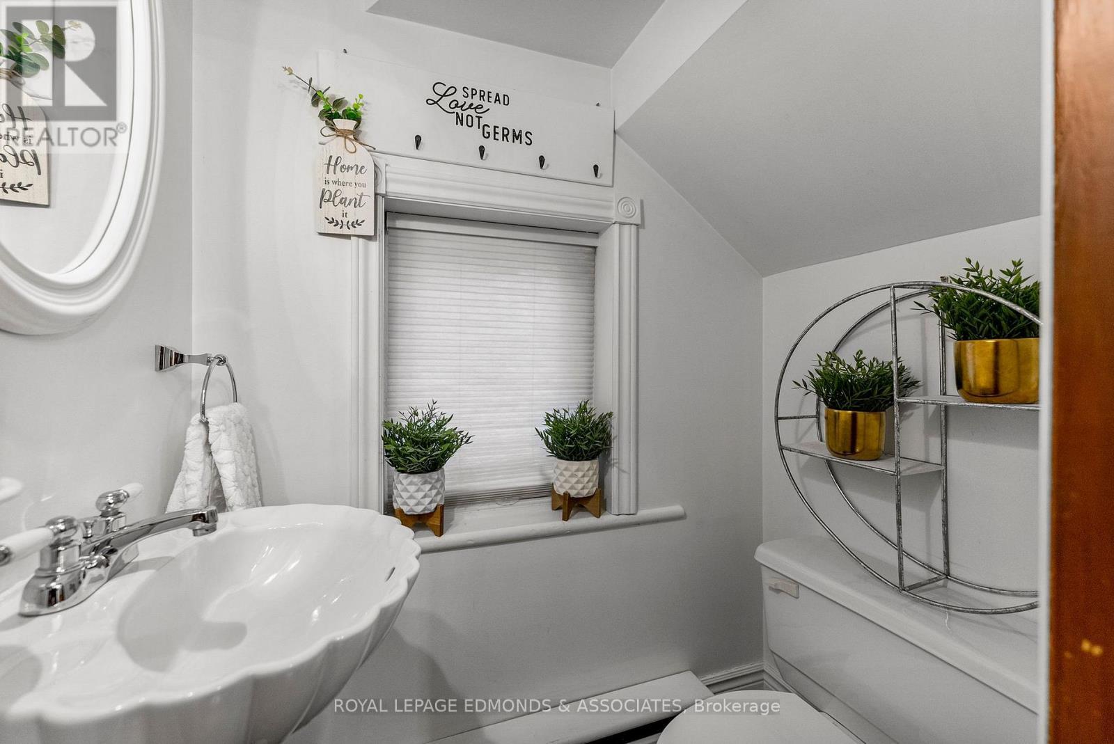 












307 MAPLE AVENUE

,
Pembroke,




Ontario
K8A1L8

