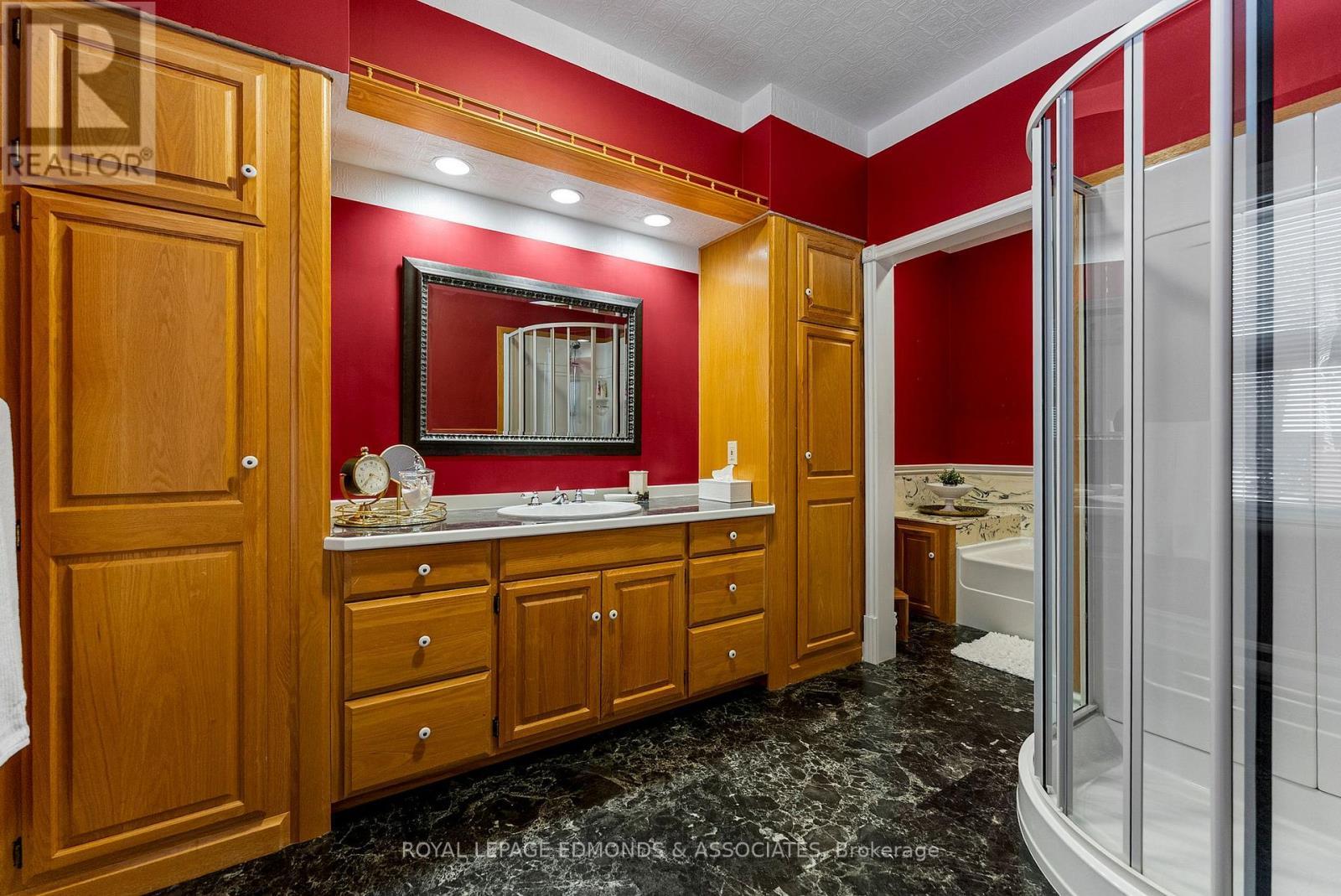 












307 MAPLE AVENUE

,
Pembroke,




Ontario
K8A1L8

