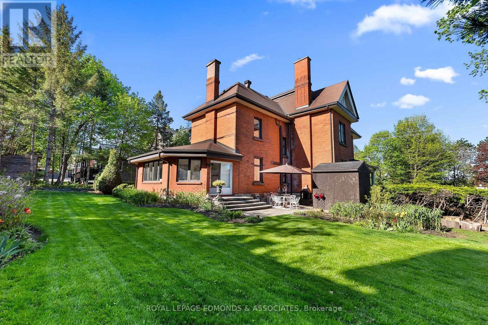 












307 MAPLE AVENUE

,
Pembroke,




Ontario
K8A1L8

