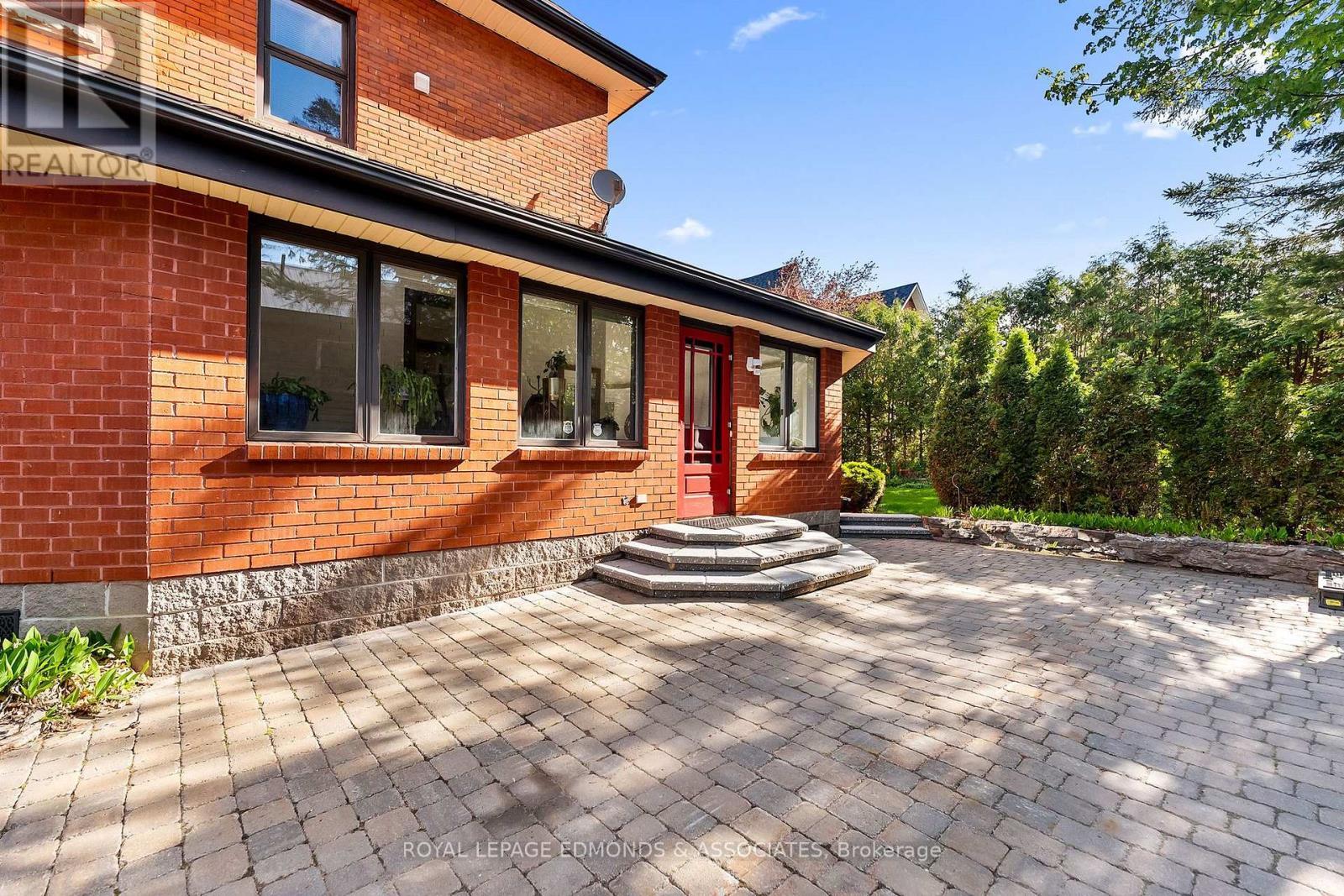 












307 MAPLE AVENUE

,
Pembroke,




Ontario
K8A1L8

