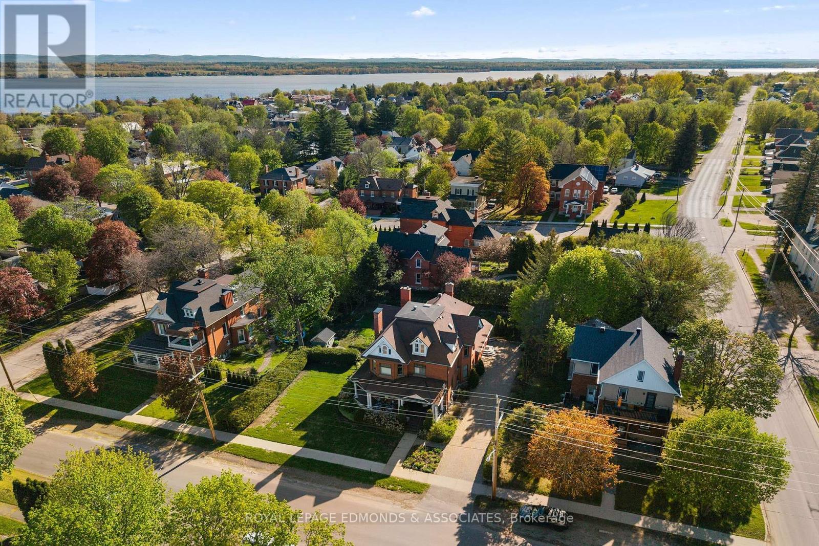 












307 MAPLE AVENUE

,
Pembroke,




Ontario
K8A1L8

