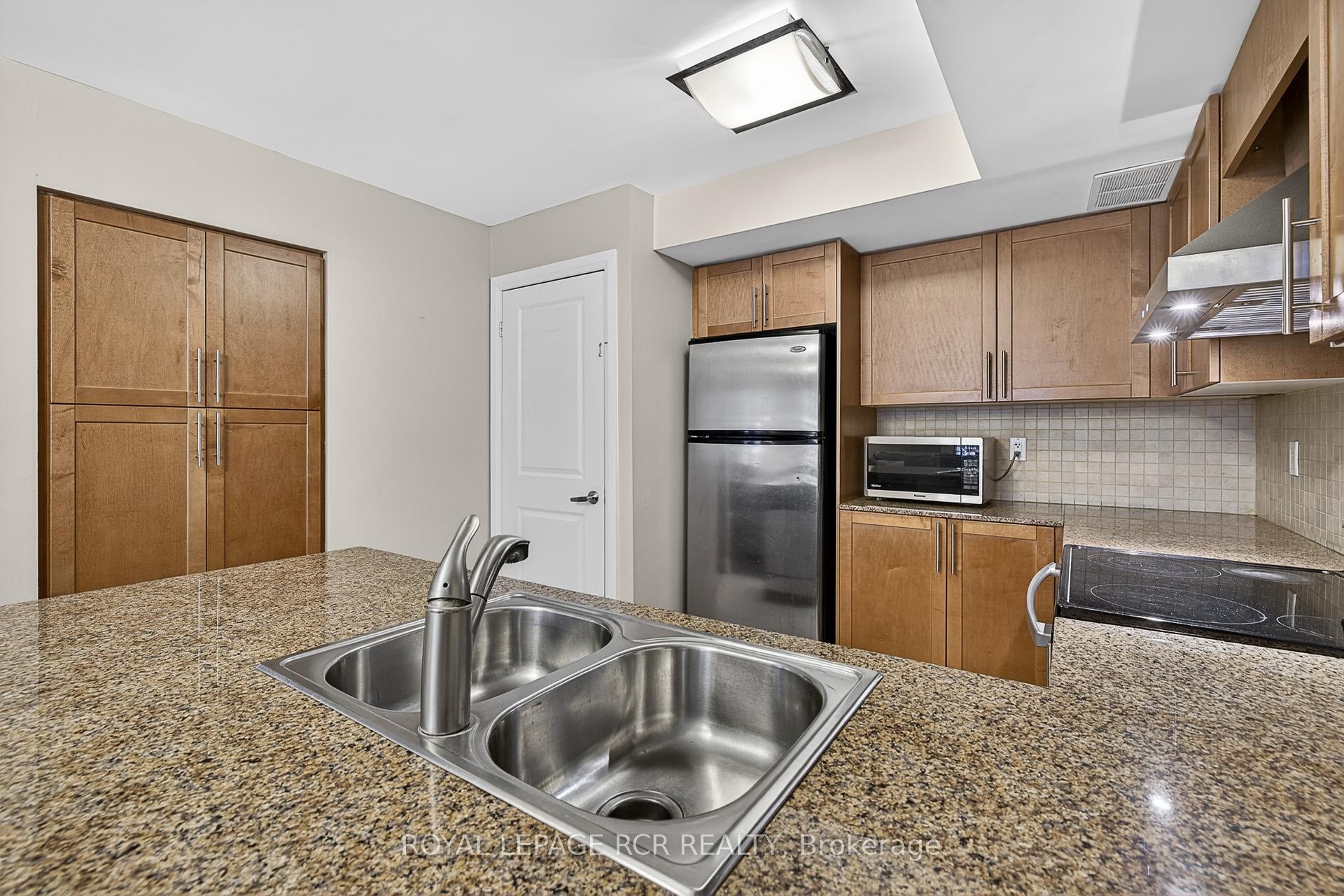 









326


John

Street, 138,
Markham,




ON
L3T 0B1

