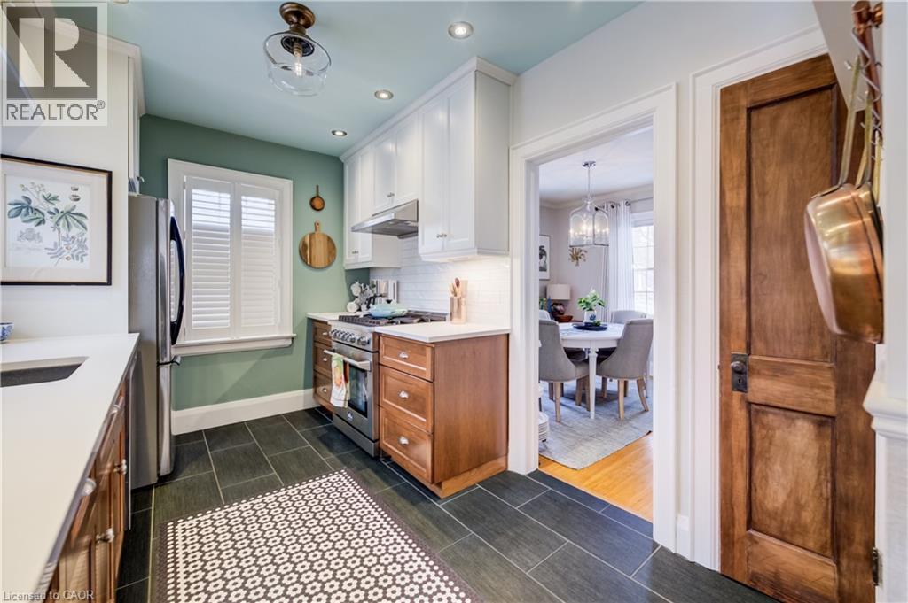 












8 LOWREY Avenue S

,
Cambridge,




Ontario
N1R4Z1

