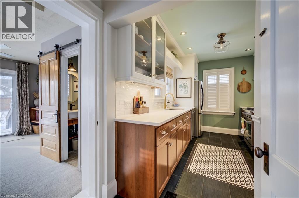 












8 LOWREY Avenue S

,
Cambridge,




Ontario
N1R4Z1

