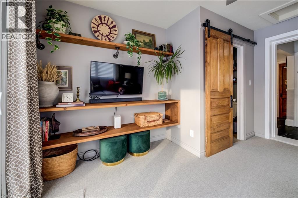 












8 LOWREY Avenue S

,
Cambridge,




Ontario
N1R4Z1

