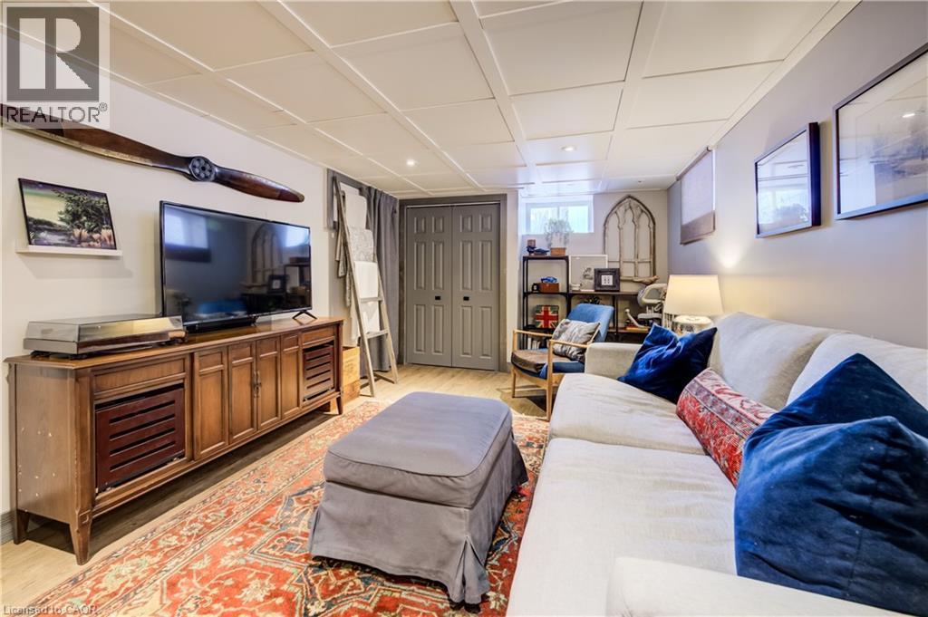 












8 LOWREY Avenue S

,
Cambridge,




Ontario
N1R4Z1

