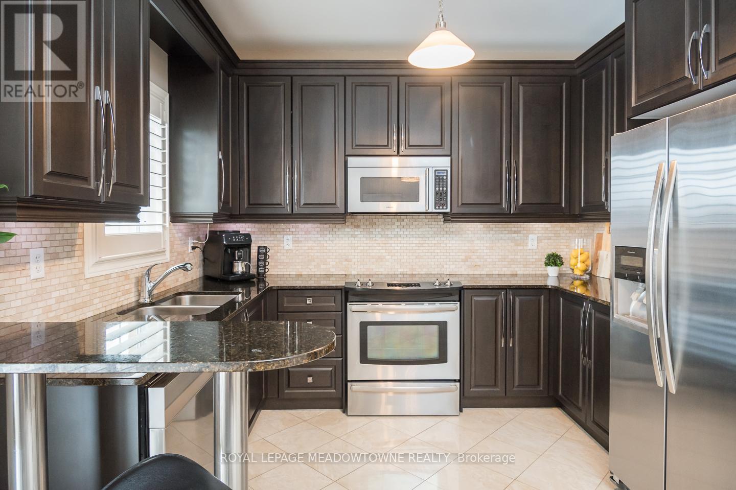 












318 MALBOEUF COURT

,
Milton,




Ontario
L9T7Y5

