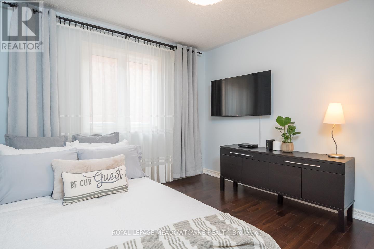 












318 MALBOEUF COURT

,
Milton,




Ontario
L9T7Y5

