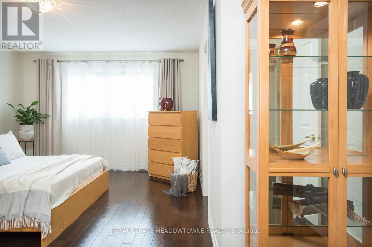 












318 MALBOEUF COURT

,
Milton,




Ontario
L9T7Y5

