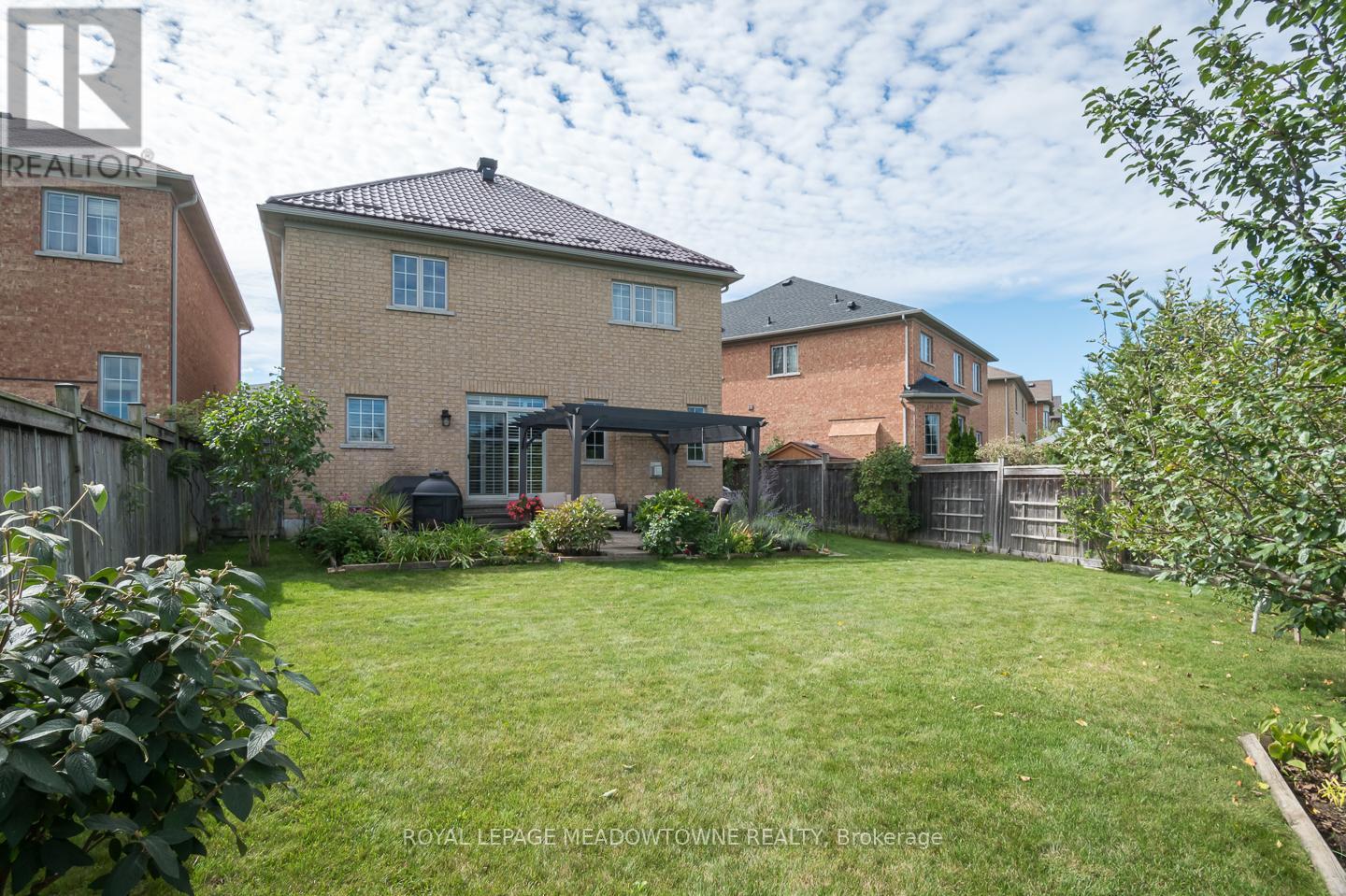 












318 MALBOEUF COURT

,
Milton,




Ontario
L9T7Y5

