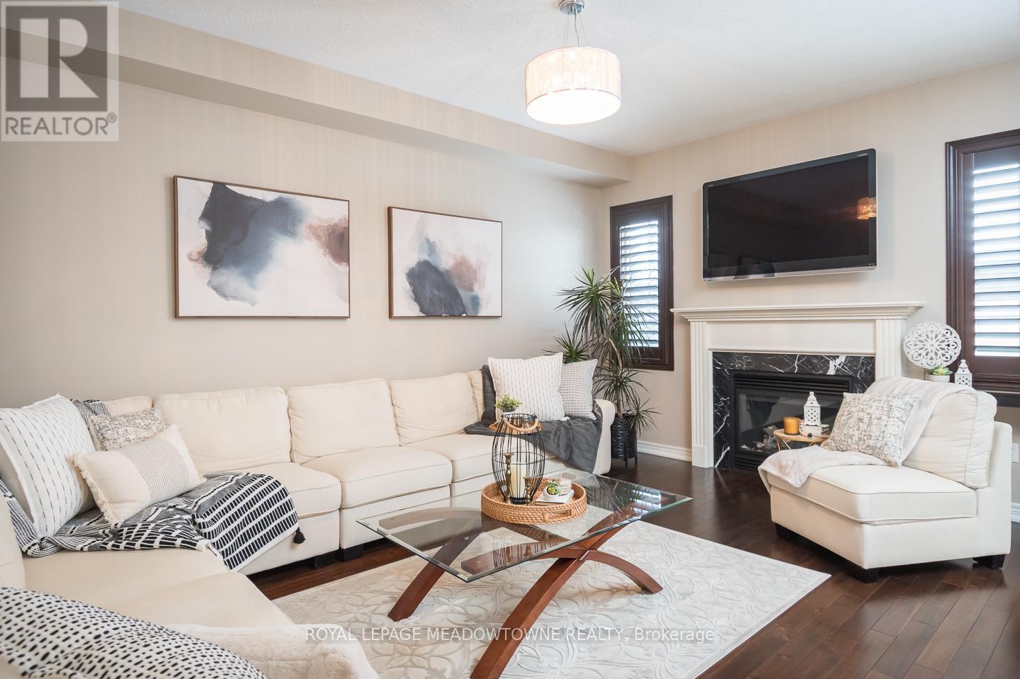 












318 MALBOEUF COURT

,
Milton,




Ontario
L9T7Y5

