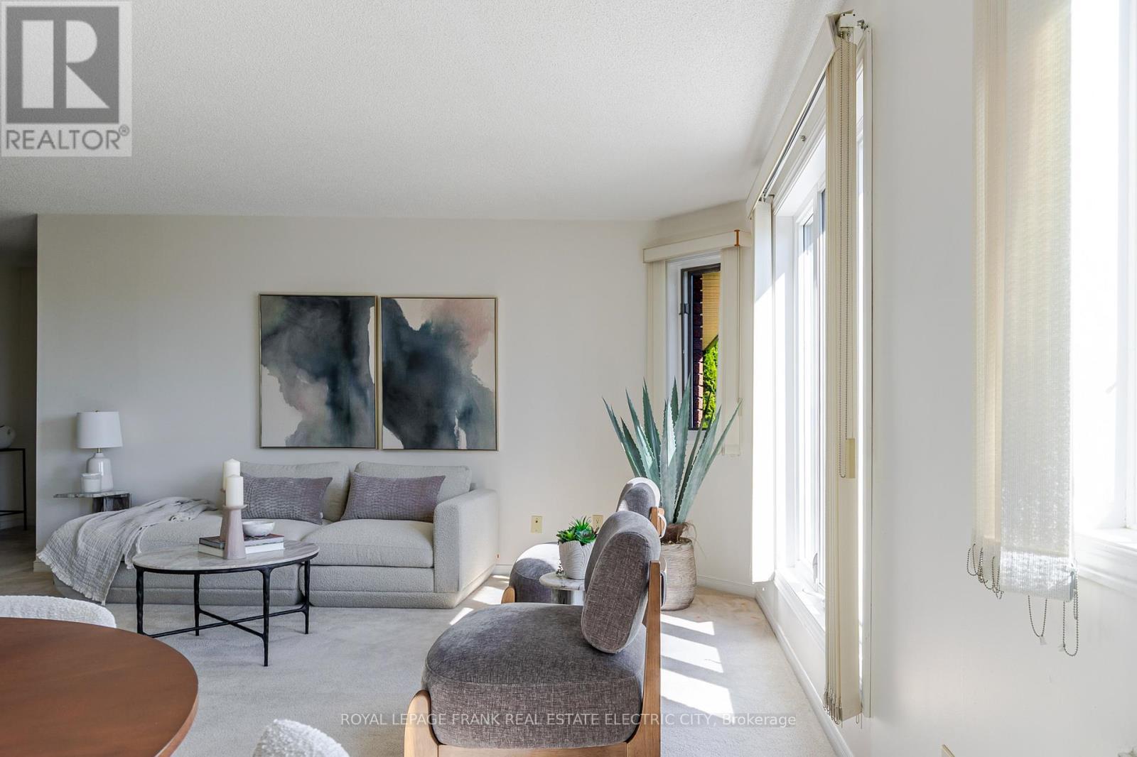 












30 - 36 CHAMPLAIN CRESCENT

,
Peterborough (Northcrest Ward 5),




Ontario
K9L1T1

