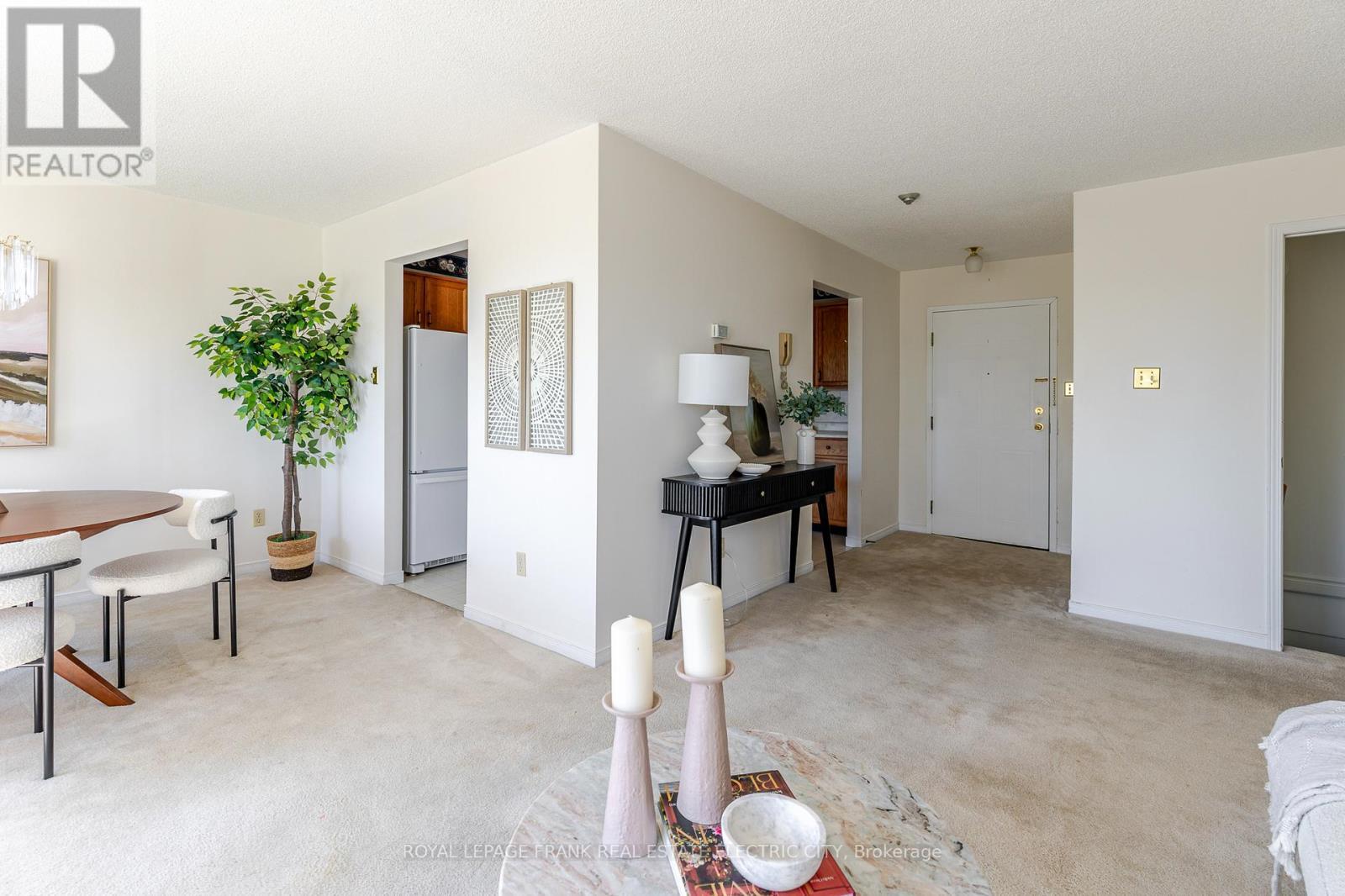 












30 - 36 CHAMPLAIN CRESCENT

,
Peterborough (Northcrest Ward 5),




Ontario
K9L1T1

