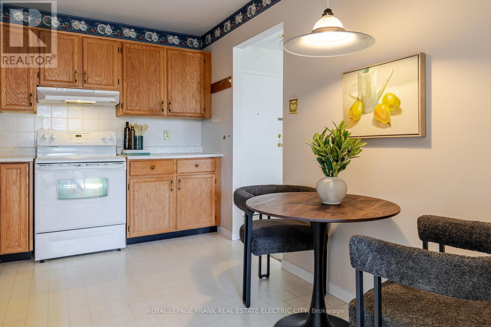 












30 - 36 CHAMPLAIN CRESCENT

,
Peterborough (Northcrest Ward 5),




Ontario
K9L1T1

