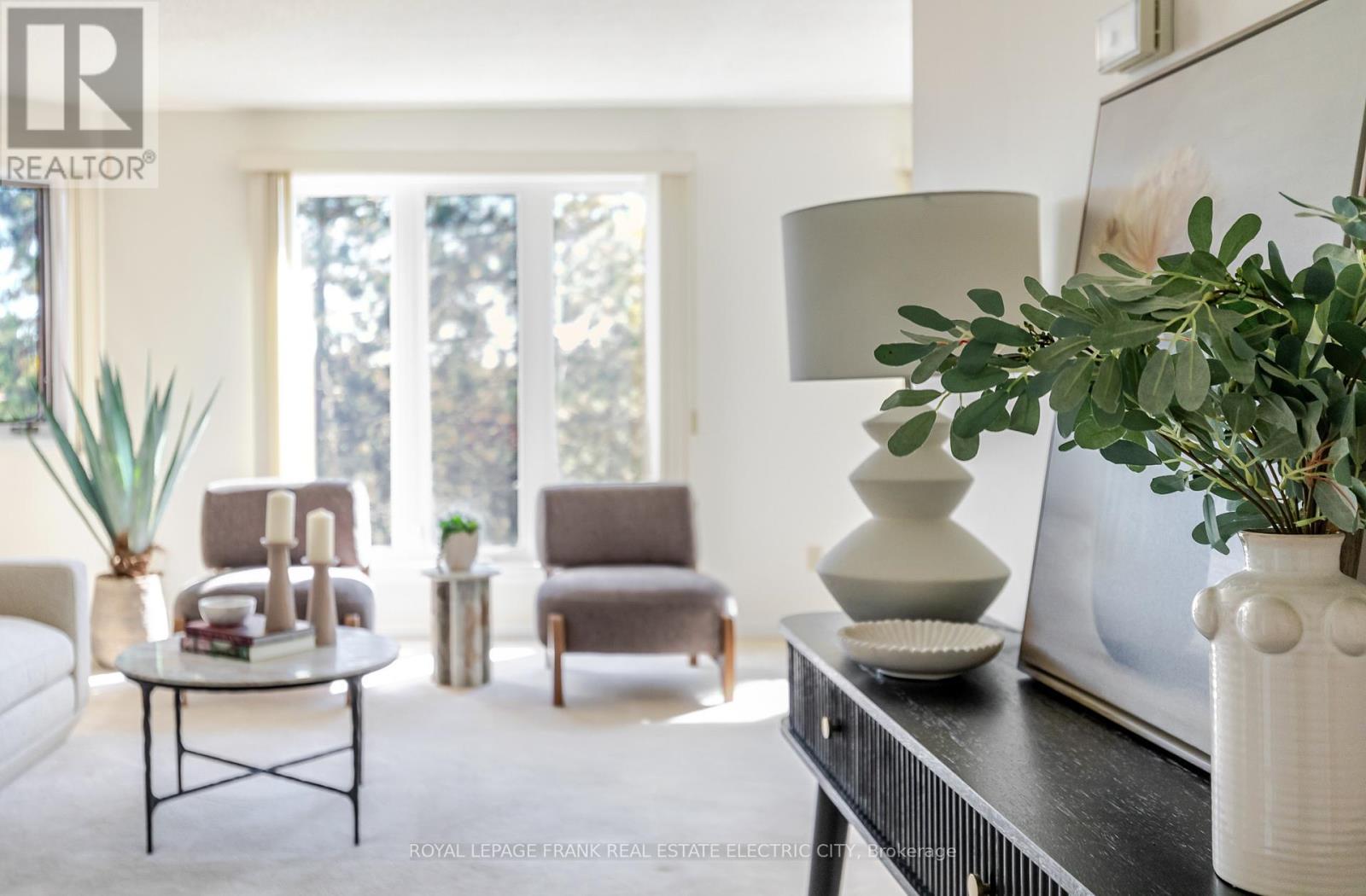 












30 - 36 CHAMPLAIN CRESCENT

,
Peterborough (Northcrest Ward 5),




Ontario
K9L1T1

