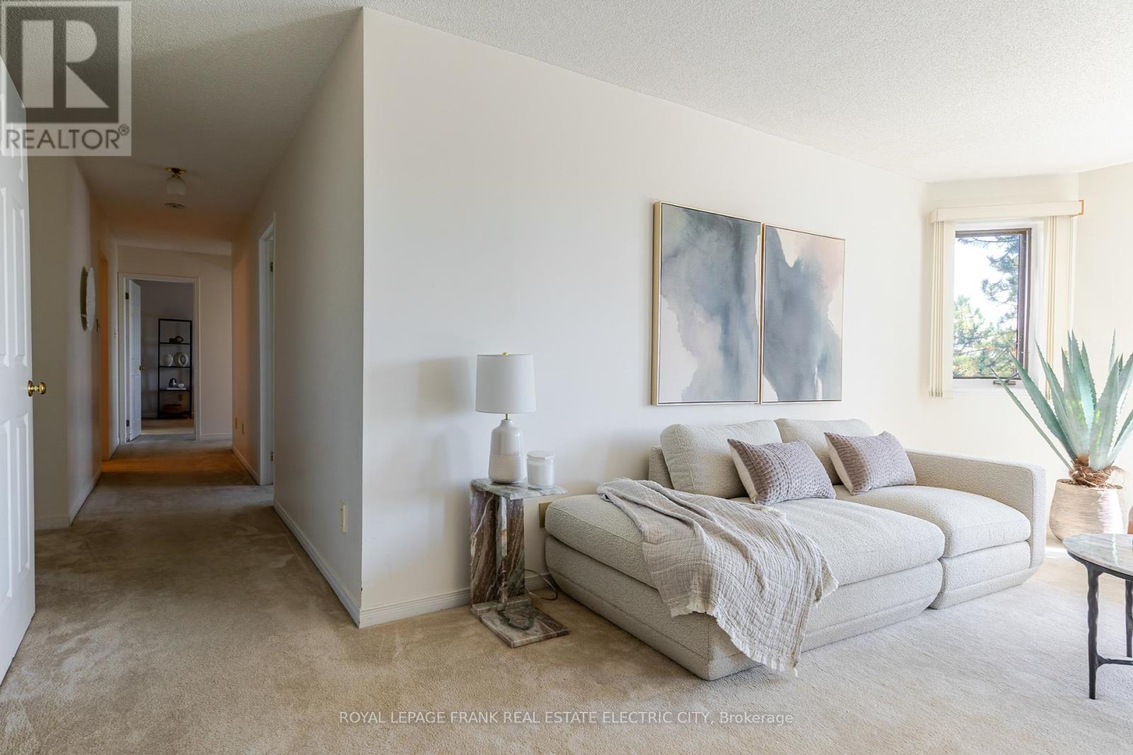 












30 - 36 CHAMPLAIN CRESCENT

,
Peterborough (Northcrest Ward 5),




Ontario
K9L1T1

