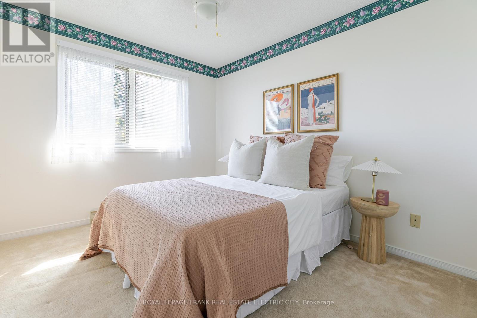 












30 - 36 CHAMPLAIN CRESCENT

,
Peterborough (Northcrest Ward 5),




Ontario
K9L1T1

