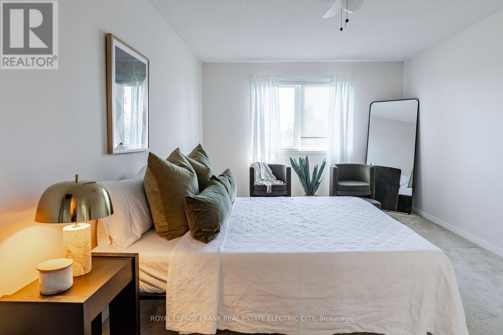 












30 - 36 CHAMPLAIN CRESCENT

,
Peterborough (Northcrest Ward 5),




Ontario
K9L1T1

