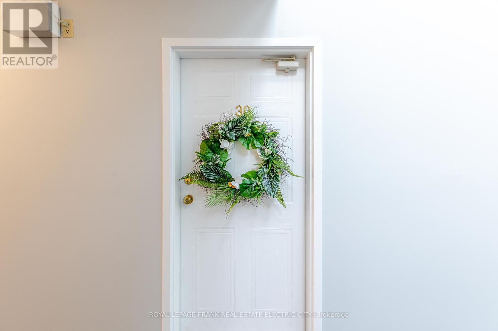 












30 - 36 CHAMPLAIN CRESCENT

,
Peterborough (Northcrest Ward 5),




Ontario
K9L1T1

